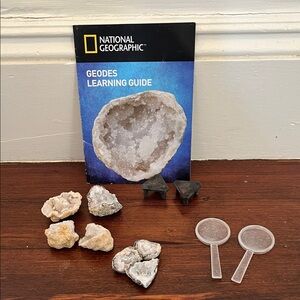 National Geographic Geodes Learning Guide with Geodes